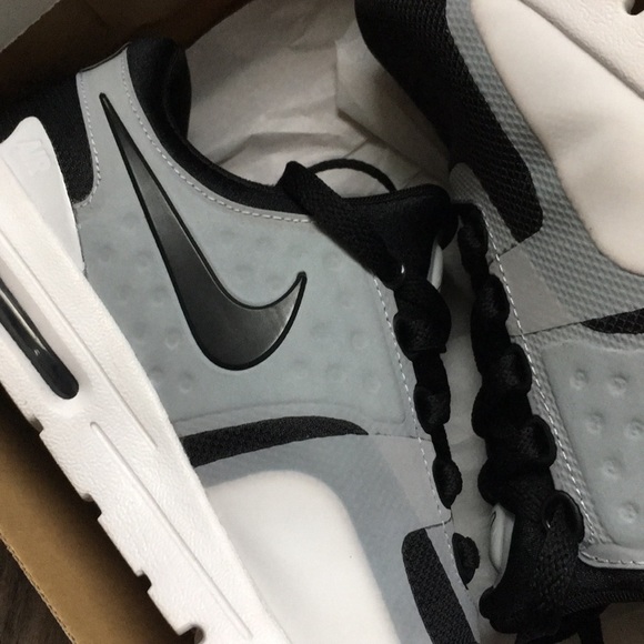 Nike Shoes - EUC Air Max Zero